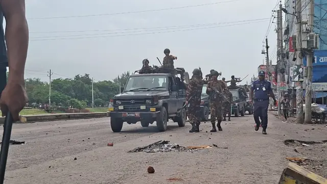 বিভ্রান্তি ছড়ালেও পাশে পেলেন সকলের নিরাপত্তা ও আস্থার প্রতীক সেনাবাহিনীকে-ই