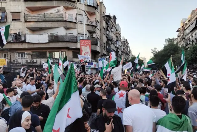 مظاهرة في شارع خالد بن الوليد في دمشق