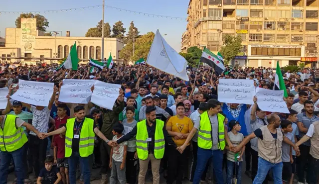 مظاهرة في ساحة العاصي في حماة