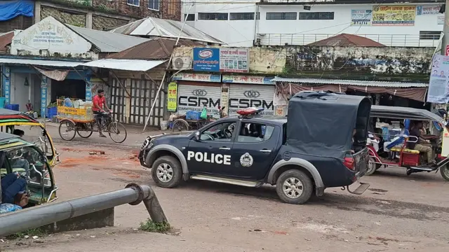 গোপালগঞ্জ শহরে টহল দিচ্ছে পুলিশ