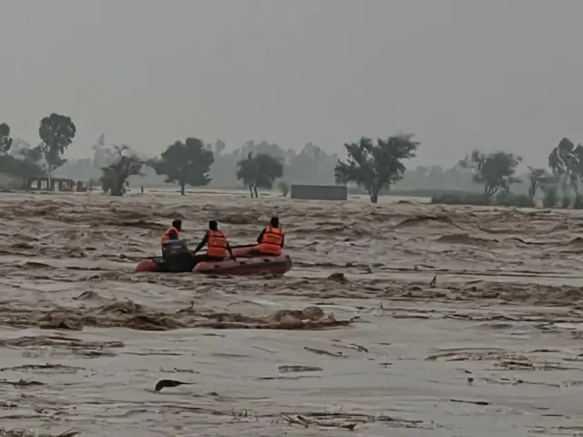 پی ڈی ایم اے کا کہنا ہے کہ گذشتہ 24 گھنٹوں کے دوران چکوال میں ریکارڈ بارش کے باعث سیلابی صورتحال پیدا ہو گئی ہے