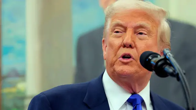 Onyeisiala Trump kwuru na edemede ahụ metọrọ aha ya