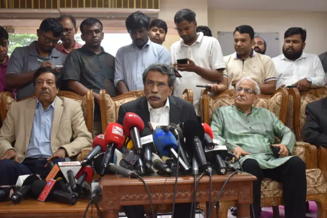 সংবাদ সম্মেলনে আলী রীয়াজ