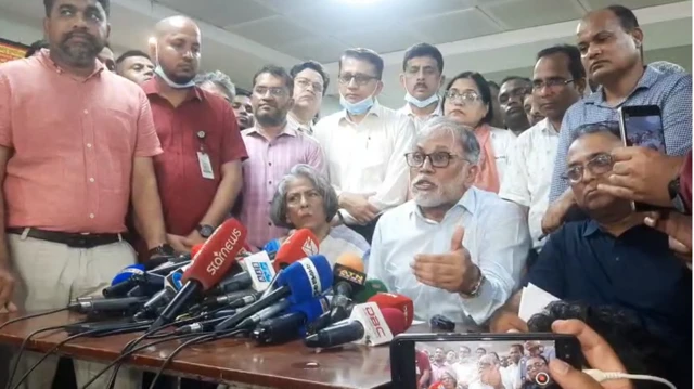 ঢাকার জাতীয় বার্ন ও প্লাস্টিক সার্জারি ইনস্টিটিউটে ব্রিফিং করেন ডা. রহমান