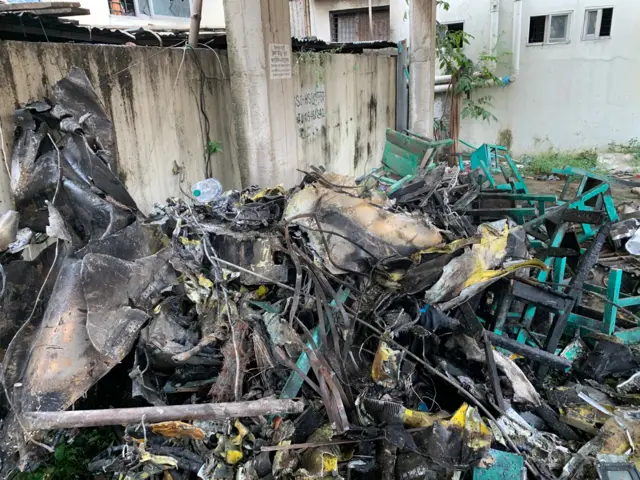 বিধ্বস্ত বিমানের ছবি