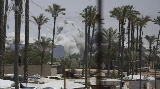 ग़ज़ा के देर अल-बलाह शहर पर इसराइल का हमला