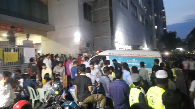 আহত ও নিখোঁজ শিশুদের স্বজনরা হাসপাতালে ভিড় করেছেন