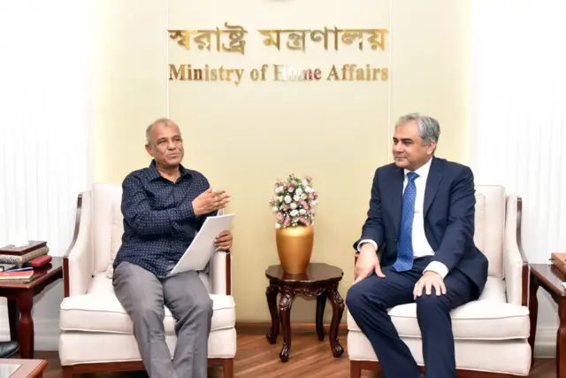 স্বরাষ্ট্র উপদেষ্টার সাথে সাক্ষাৎ করলেন পাকিস্তানের স্বরাষ্ট্রমন্ত্রী