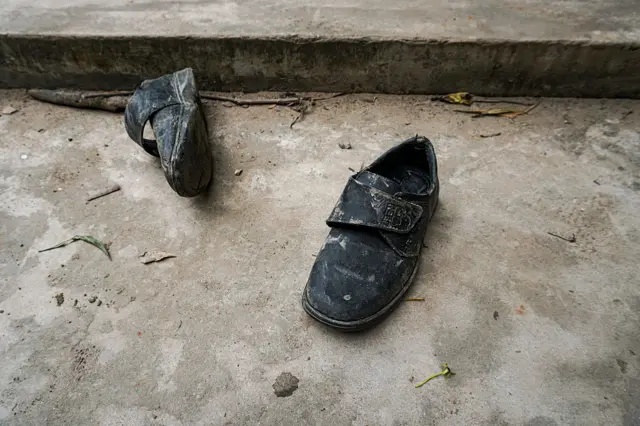 গত সোমবার দুপুরে মাইলস্টোন স্কুল অ্যান্ড কলেজে বিমান বিধ্বস্ত হয়। এই ঘটনায় অনেক শিশু নিহত হয়।