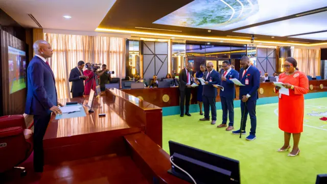 Gọvanọ Peter Mbah na ndị o nyere ọkwa ọhụrụ