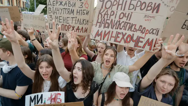 В защиту независимости НАБУ на улицы украинских городов вышли тысячи людей