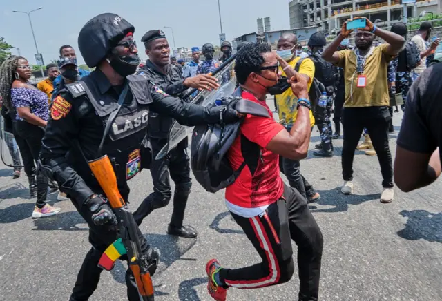 Onye uweojii ebe ọ na ejide otu onye so na-eme ngharịiwe na Lekki, Legọs steeti