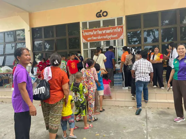 ဆူရင်ခရိုင်က စစ်ရှောင်စခန်း