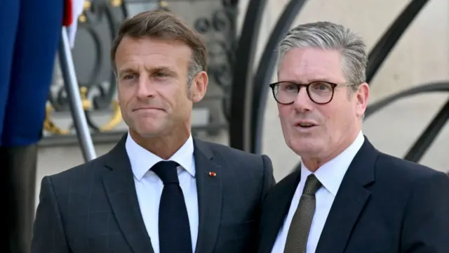 Praịm Minista UK Keir Starmer na Onyeisiala Fransi bụ Emmanuel Macron