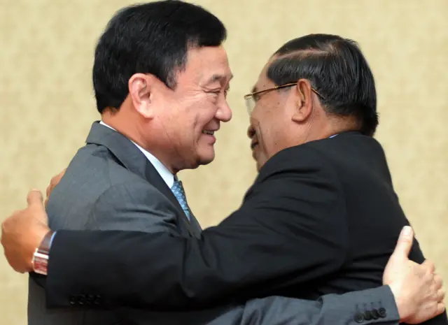 Hun Sen và Thaksin Shinawatra năm 2011