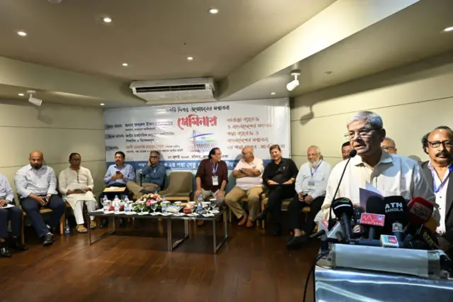 সেমিনারে বক্তব্য রাখছেন বিএনপি মহাসচিব মির্জা ফখরুল ইসলাম আলমগীর