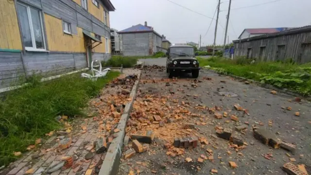 भूकंप के बाद मलबा