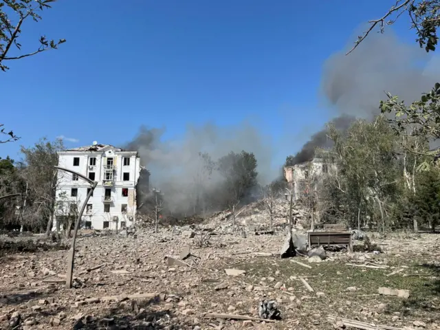 Власти заявили, что был нанесен прицельный удар по пятиэтажному дому