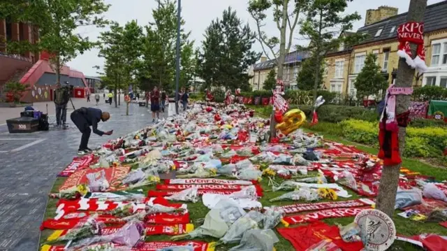 Deeggartoonni Liivarpuul taphataa Diyoogoo Jootaa Kamisa darbe Ispeenitti balaa konkolaataatiin du'eef gadda isaaniif Anfiilditti kaa'aa turan suuran
