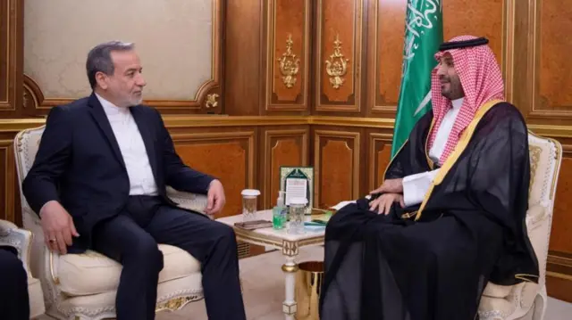 ইরানের পররাষ্ট্রমন্ত্রী আব্বাস আরাঘচি ও সৌদি যুবরাজ মোহাম্মেদ বিন সালমান