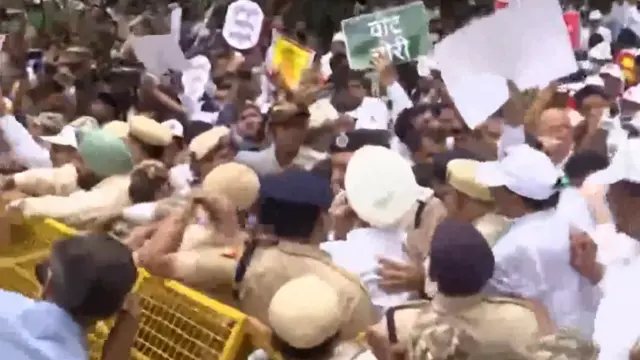 दिल्ली पुलिस ने रोका मार्च