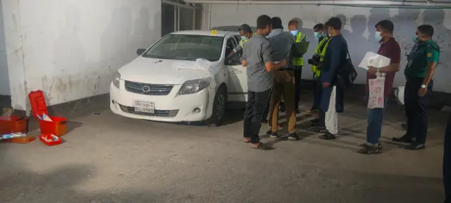 ঢাকার একটি মেডিকেল কলেজ হাসপাতালের বেজমেন্ট পার্কিংয়ের একটি গাড়ি থেকে দুইজনের মরদেহ উদ্ধার করেছে পুলিশ।