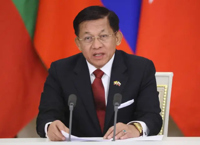 Firaministan Myanmar Min Aung Hlaing yayin da yake jawabi a Moscow
