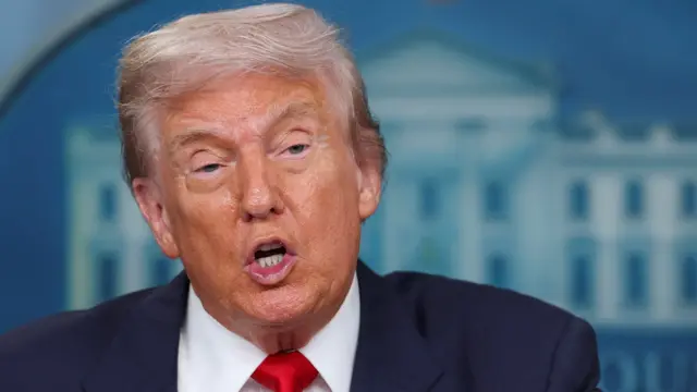 डोनाल्ड ट्रंप