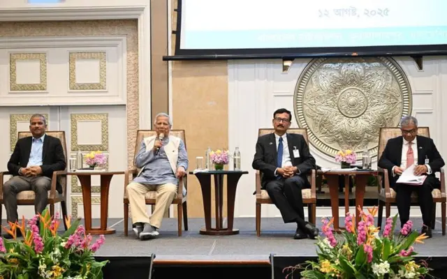 মালয়েশিয়া সফররত প্রধান উপদেষ্টা মঙ্গলবার প্রবাসী বাংলাদেশিদের সঙ্গে এক মতবিনিময় সভা করেন