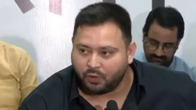 आरजेडी नेता तेजस्वी यादव