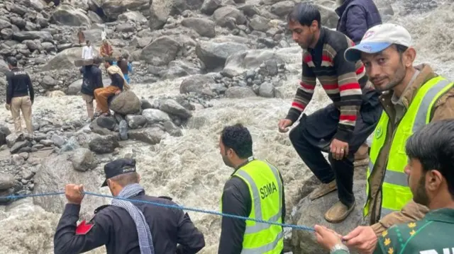 ख़ैबर पख़्तूनख़्वाह और पाकिस्तान प्रशासित कश्मीर में बादल फटा