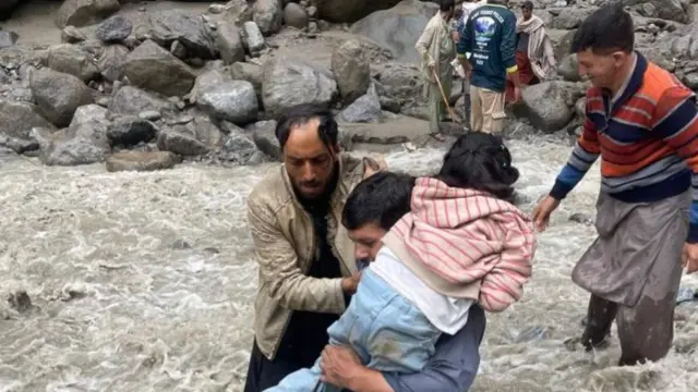 ख़ैबर पख़्तूनख़्वाह और पाकिस्तान प्रशासित कश्मीर में बादल फटा