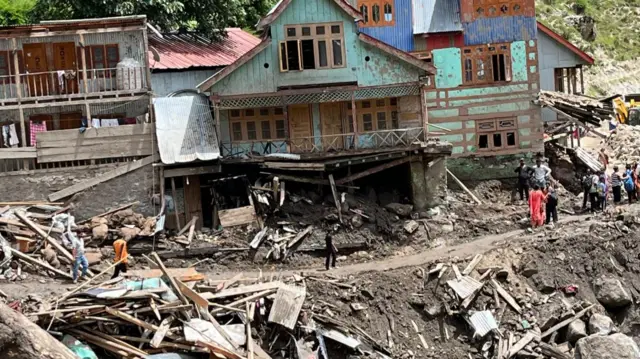 किश्तवाड़ में बादल फटने के बाद बचाव अभियान जारी