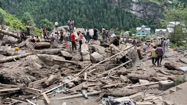 किश्तवाड़ में बादल फटने के बाद बचाव अभियान जारी