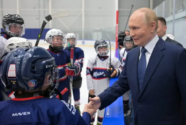 Путін і хокеїсти