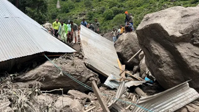 किश्तवाड़ में बादल फटने के बाद बचाव अभियान जारी