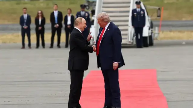 Putin da Trump na gaisawa da juna