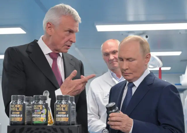 Путін говорить із губернатором Магаданської області Сергієм Носовим