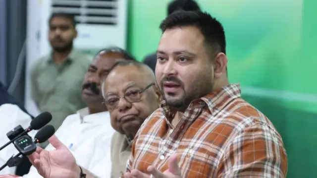 तेजस्वी यादव