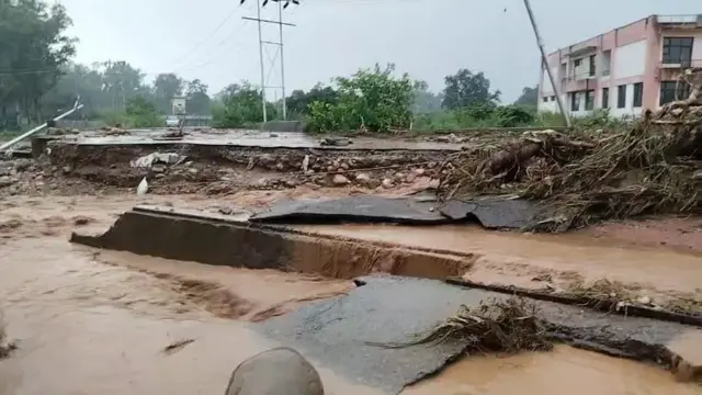 कठुआ में फटा बादल