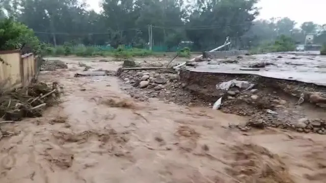 कठुआ में फटा बादल