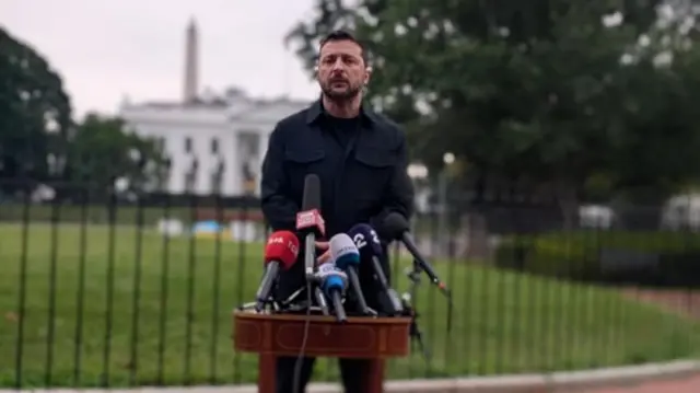 زلنسکی در خارج از کاخ سفید