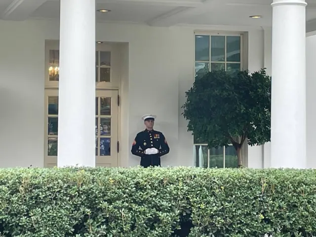 Біля офісу президента США
