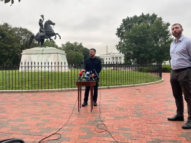 Зеленський провів брифінг