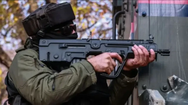 انڈین فوج نے اپنے زیر انتظام جموں و کشمیر کے علاقے کولگام میں ’آپریشن اخال‘