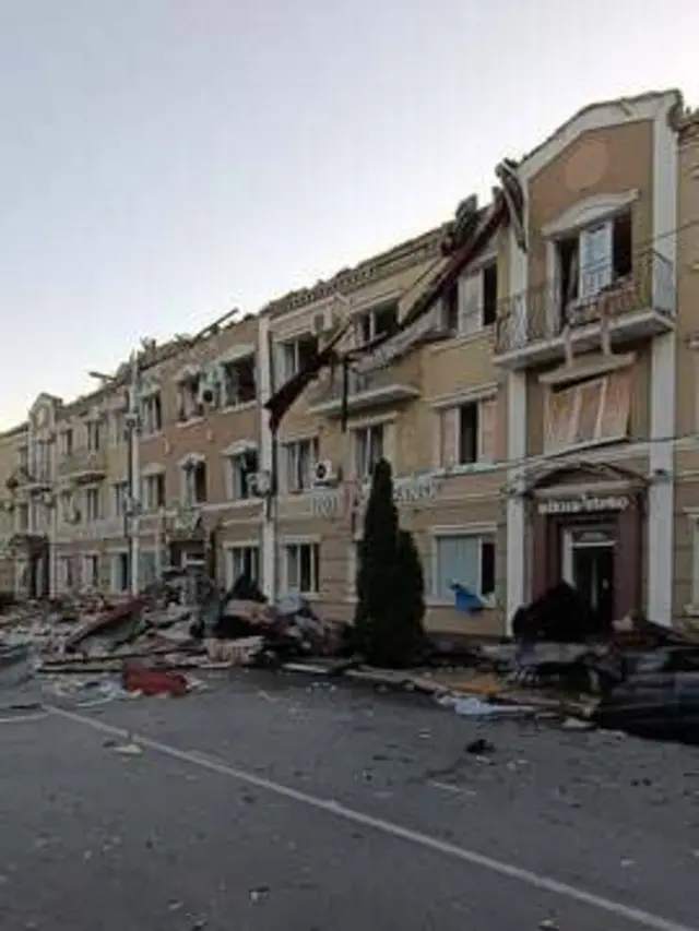 разрушенная гостиница в Славянске
