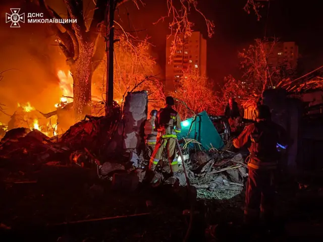 пожар в Николаеве после ракетного удара