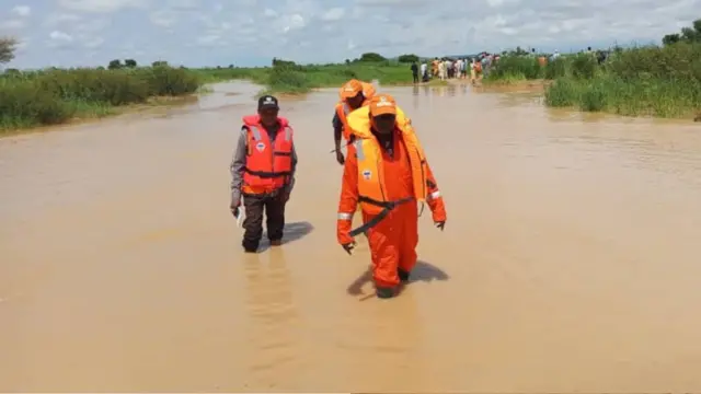 Ndị orụ NEMA na-achọ ndị ahụ nọ n'ụgbọmmiri ahụ kpuru