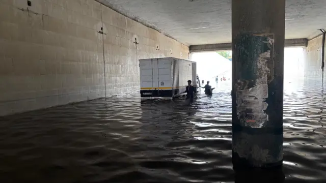 کراچی میں بارش