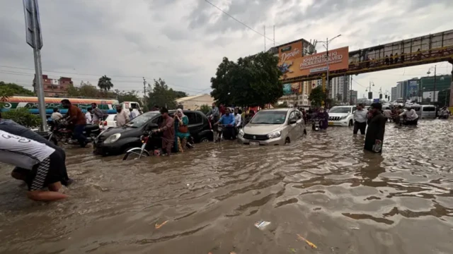 کراچی میں بارش
